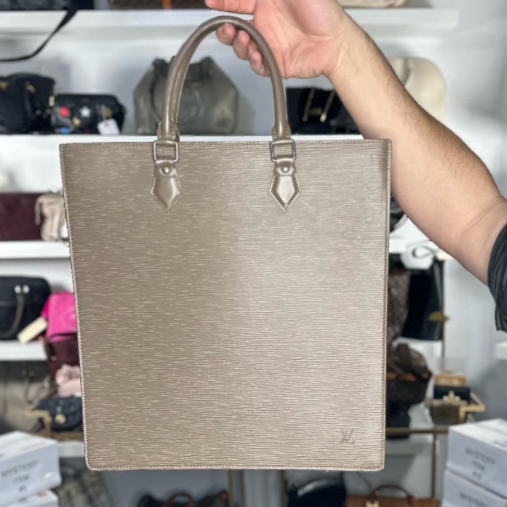 LV RARE EPI TOTE